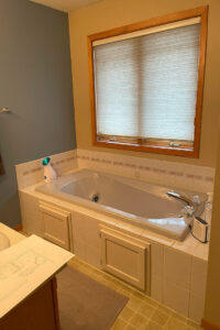 Bathtub Before Remodel