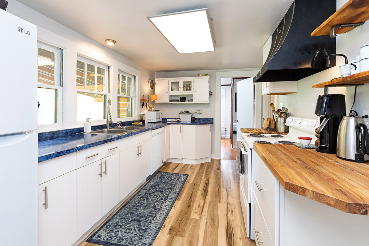 An optimized galley kitchen.
